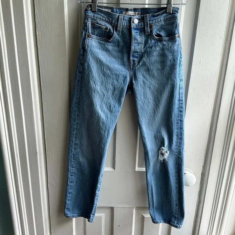 Levi's Wedgie Straight Crop Jeans in Tango Blue